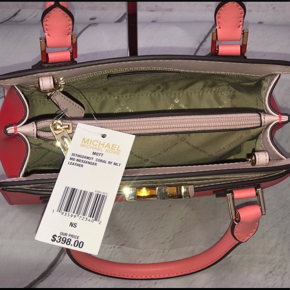 Michael Kors Mott MD Messenger - Picture 8 of 10